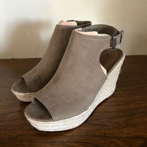 Universal Thread Cayla Wedges